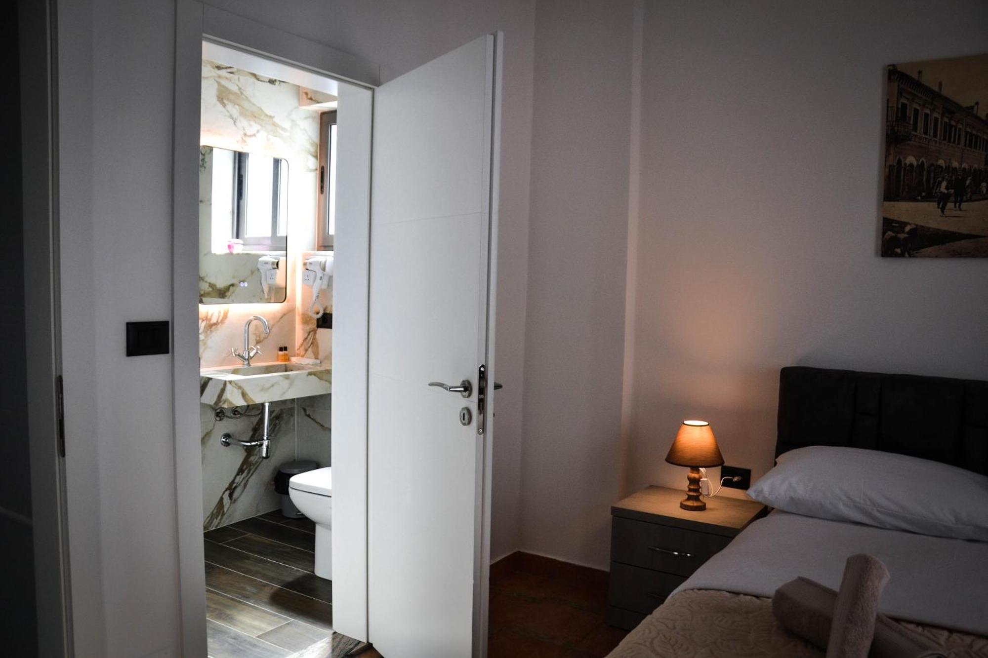 Horizont Apart-Hotel Shkoder Bagian luar foto
