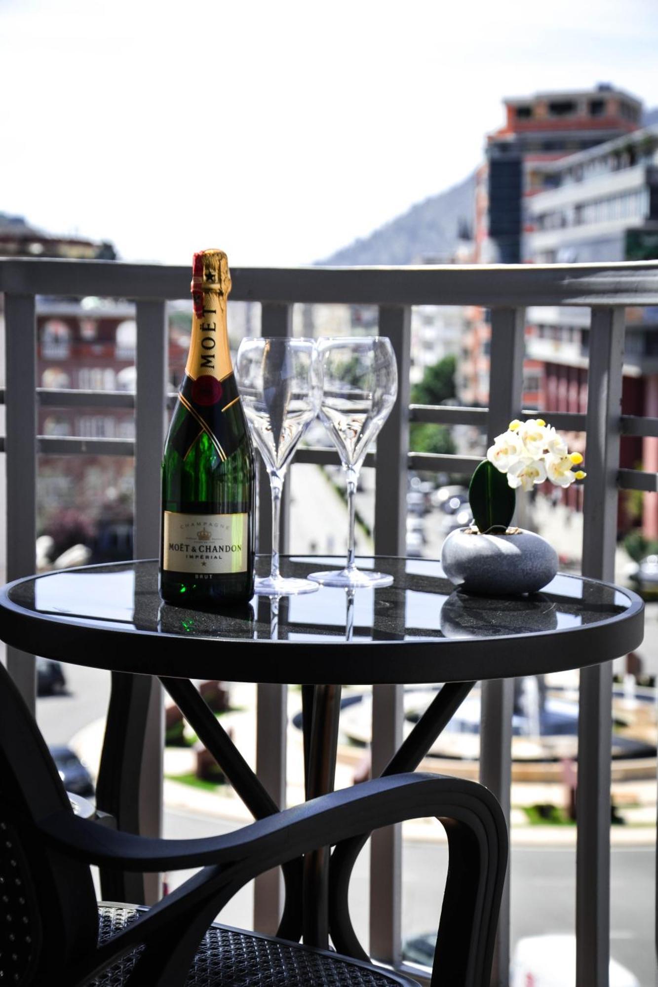 Horizont Apart-Hotel Shkoder Bagian luar foto